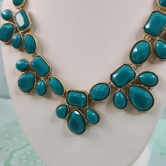 5/$20 Bundle deal - Teal Green Necklace - Picture 2 of 3